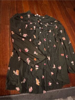 Lucky Brand Olive Green Floral Long-Sleeve Henley Top size small blouse